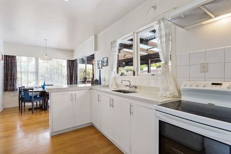 Photo of property in 16 La Trobe Street, Pakuranga Heights, Auckland, 2010