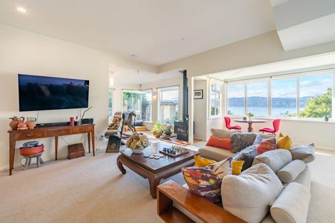 Photo of property in 46 Fortification Road, Karaka Bays, Wellington, 6022