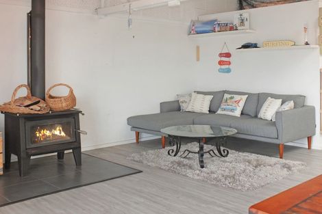 Photo of property in 2a Andresen Street, Foxton Beach, Foxton, 4815