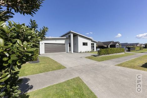 Photo of property in 11 Parlane Drive, Huapai, Kumeu, 0810