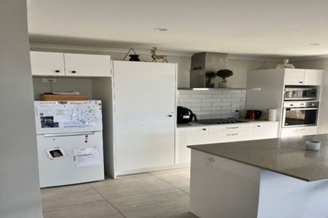 Photo of property in 17 Richardson Road, Omokoroa, 3114