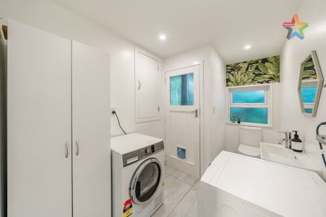 Photo of property in 10 Walnut Way, Maungaraki, Lower Hutt, 5010