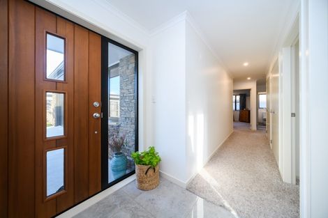 Photo of property in 19 Monaco Grove, Fitzherbert, Palmerston North, 4410