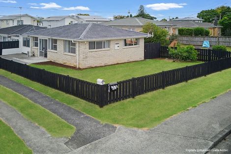 Photo of property in 1/5 Royal Arch Place, Rosehill, Papakura, 2113