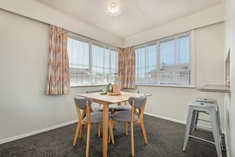Photo of property in 28 Holdsworth Avenue, Milson, Palmerston North, 4414
