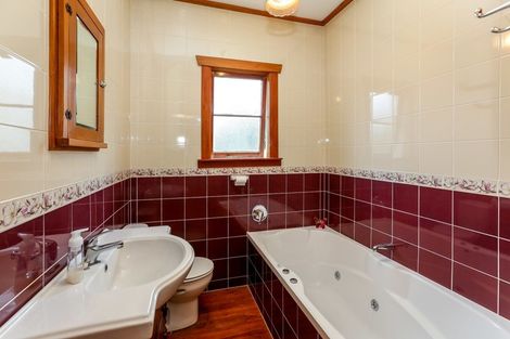 Photo of property in 28 Dorset Avenue, Westown, New Plymouth, 4310