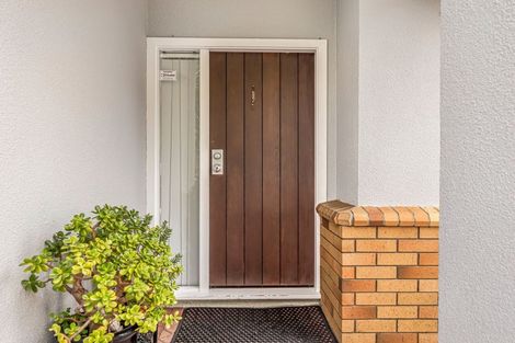 Photo of property in 92 Riverton Drive, Randwick Park, Auckland, 2105