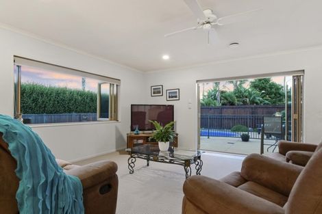 Photo of property in 18 St Clair Place, Browns Bay, Auckland, 0630