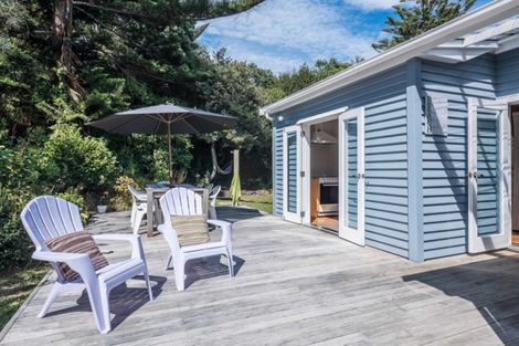 Photo of property in 24 Queens Road, Waikanae Beach, Waikanae, 5036