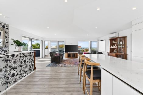 Photo of property in 7 Enfield Road, Hospital Hill, Napier, 4110