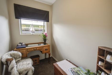 Photo of property in 7 Mckenzie Place, Waikuku Beach, 7402