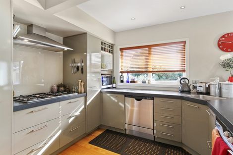 Photo of property in 7 Essex Street, Te Atatu South, Auckland, 0610