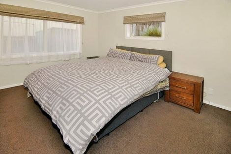 Photo of property in 50b Newlands Road, Newlands, Wellington, 6037