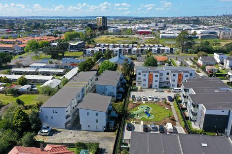 Photo of property in 12/6 Islington Avenue, New Lynn, Auckland, 0600