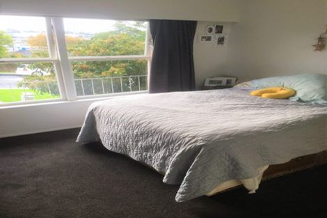 Photo of property in 2 Anne Road, Hillcrest, Auckland, 0627