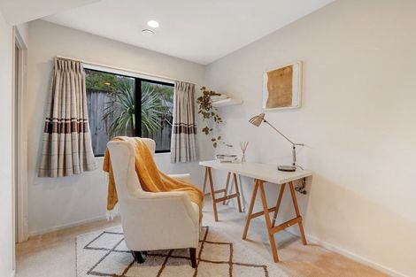 Photo of property in 1/21 Jumento Place, Unsworth Heights, Auckland, 0632