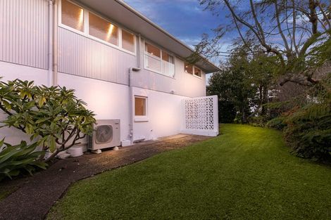 Photo of property in 4 Kerrymaria Place, Hillcrest, Auckland, 0627