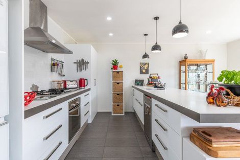 Photo of property in 42 Kenepuru Drive, Tawa, Wellington, 5028