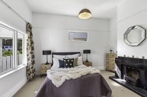 Photo of property in 16 Woburn Road, Northland, Wellington, 6012