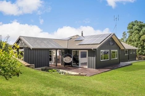 Photo of property in 14 Gavinike Place, Waimauku, 0812