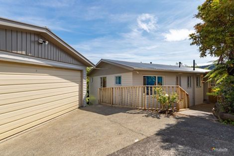 Photo of property in 32 Vista Crescent, Maoribank, Upper Hutt, 5018