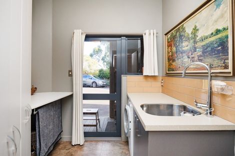 Photo of property in 45 Waicola Drive, Fitzherbert, Palmerston North, 4471