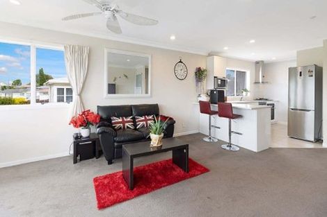 Photo of property in 42 Tiroroa Avenue, Te Atatu South, Auckland, 0610