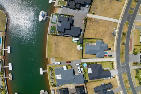 Photo of property in 28 Waitemata Drive, One Tree Point, 0118