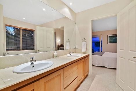 Photo of property in 33a Manly Esplanade, Browns Bay, Auckland, 0630