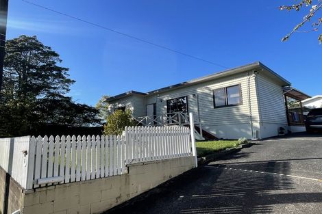 Photo of property in 6 Godley Road, Green Bay, Auckland, 0604