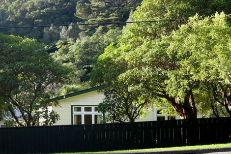 Photo of property in 87 Kamahi Street, Stokes Valley, Lower Hutt, 5019