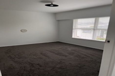 Photo of property in 1/12 Lake Road, Northcote, Auckland, 0627