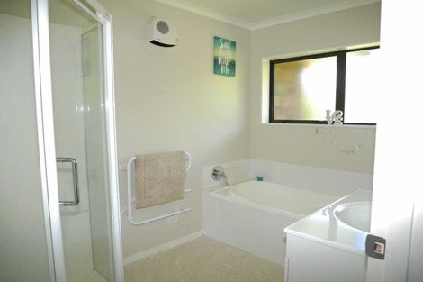 Photo of property in 4 Monarch Place, Paraparaumu Beach, Paraparaumu, 5032