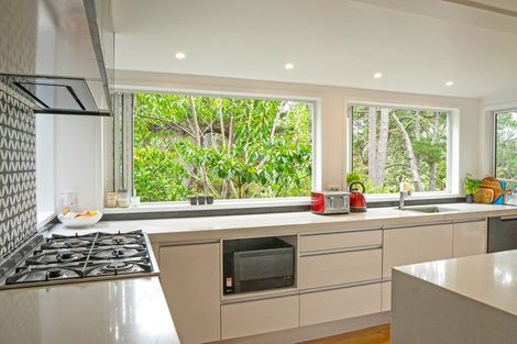 Photo of property in 28 Blundell Place, Chatswood, Auckland, 0626
