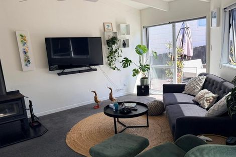 Photo of property in 2 Hanui Place, Massey, Auckland, 0614