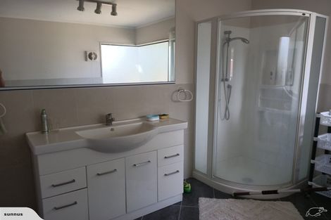 Photo of property in 12 Searidge Rise, West Harbour, Auckland, 0618