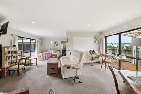 Photo of property in 63 Kayelene Place, Omokoroa, 3114