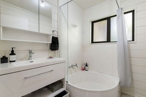 Photo of property in 2/71 Saddleback Rise, Murrays Bay, Auckland, 0630