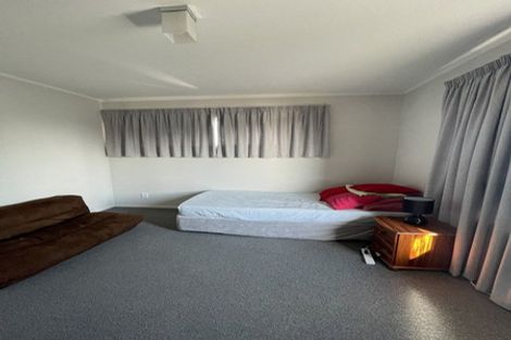 Photo of property in 1/212 Te Atatu Road, Te Atatu South, Auckland, 0610
