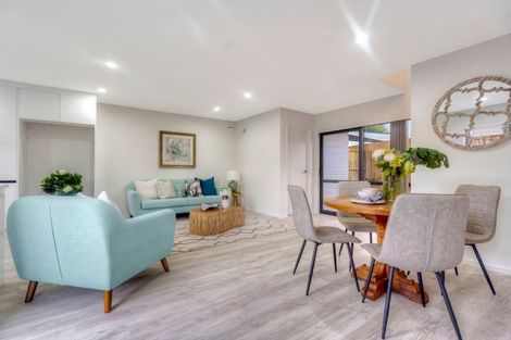 Photo of property in 4/2 Smiths Avenue, Papakura, 2110