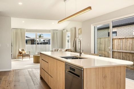 Photo of property in 2 Serrata Close, Papamoa Beach, Papamoa, 3118