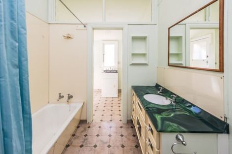 Photo of property in 2 Glasgow Street, Takaro, Palmerston North, 4412