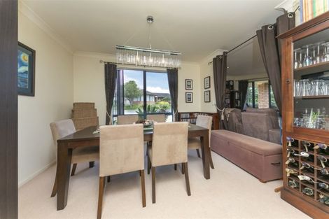 Photo of property in 2 Berkshire Terrace, Massey, Auckland, 0614