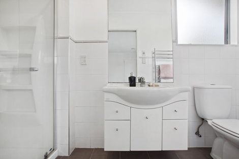 Photo of property in 7 Napuka Road, Henderson Valley, Auckland, 0612