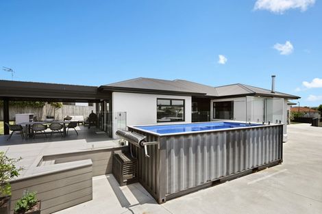 Photo of property in 16 Alanbrooke Place, Beerescourt, Hamilton, 3200