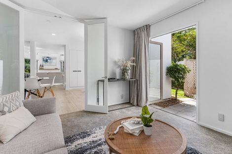 Photo of property in 2/37 Poynder Avenue, Merivale, Christchurch, 8014