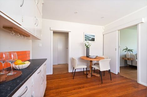 Photo of property in 7 Springside Place, New Lynn, Auckland, 0600