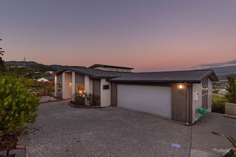 Photo of property in 25a Riverstone Drive, Riverstone Terraces, Upper Hutt, 5018