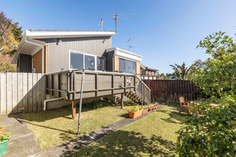 Photo of property in 2/309 Wairau Road, Totara Vale, Auckland, 0627