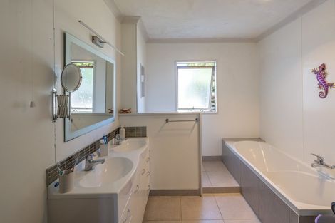 Photo of property in 9 O'rourke Place, Otaki Beach, Otaki, 5512